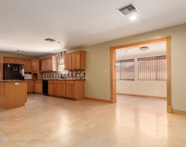 1608 W Inverness Drive - Photo Thumbnail 9