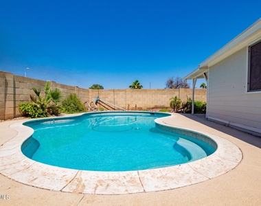 1608 W Inverness Drive - Photo Thumbnail 19