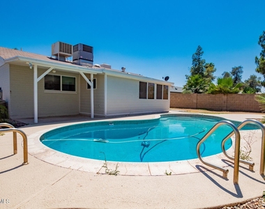 1608 W Inverness Drive - Photo Thumbnail 18