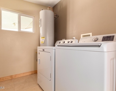 1608 W Inverness Drive - Photo Thumbnail 22