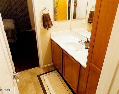 4388 E Selena Drive - Photo Thumbnail 10