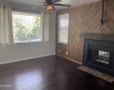 7009 E Acoma Drive - Photo Thumbnail 10