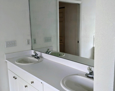 1804 Blue Heron Lane - Photo Thumbnail 17