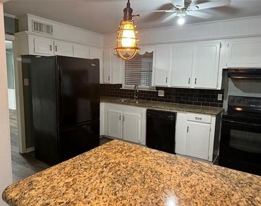 1406 Country Club Road - Photo Thumbnail 4