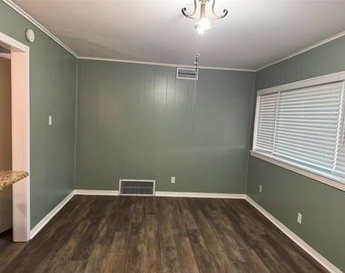 1406 Country Club Road - Photo Thumbnail 10