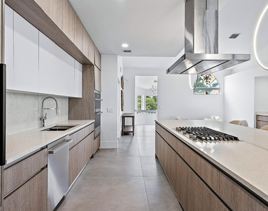 802 Captains Way - Photo Thumbnail 18