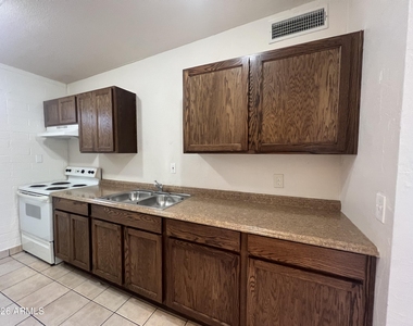 1229 W Pierce Street - Photo Thumbnail 7