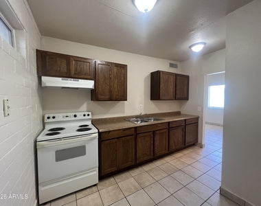 1229 W Pierce Street - Photo Thumbnail 4