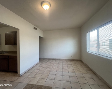 1229 W Pierce Street - Photo Thumbnail 3