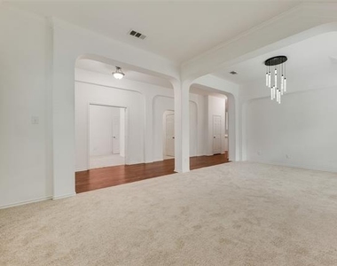 608 Regency Trail - Photo Thumbnail 5