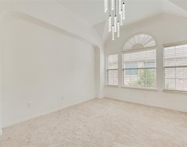 608 Regency Trail - Photo Thumbnail 7