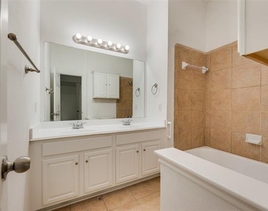 608 Regency Trail - Photo Thumbnail 18