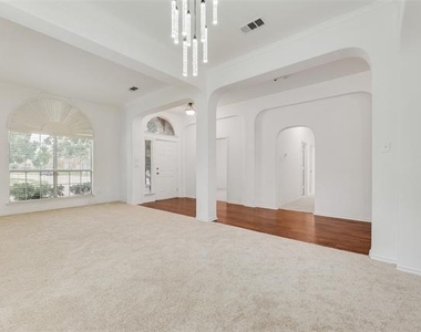 608 Regency Trail - Photo Thumbnail 8