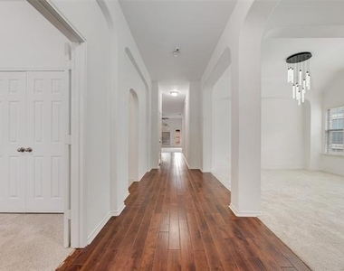608 Regency Trail - Photo Thumbnail 3