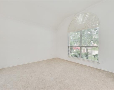 608 Regency Trail - Photo Thumbnail 6