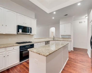 608 Regency Trail - Photo Thumbnail 12
