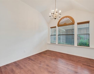 608 Regency Trail - Photo Thumbnail 13