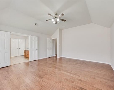 3806 Palace Place - Photo Thumbnail 13
