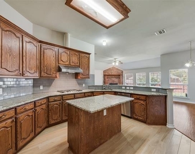 3806 Palace Place - Photo Thumbnail 9