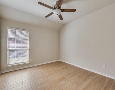 3806 Palace Place - Photo Thumbnail 10