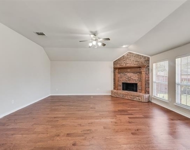 3806 Palace Place - Photo Thumbnail 5