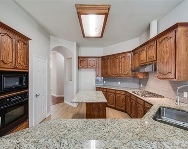 3806 Palace Place - Photo Thumbnail 8