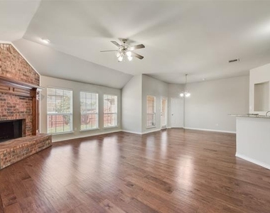 3806 Palace Place - Photo Thumbnail 7
