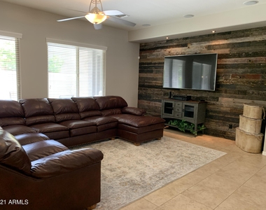 1608 W White Feather Lane - Photo Thumbnail 25