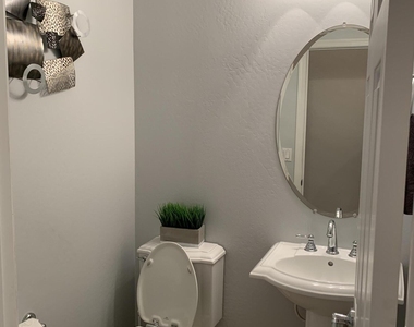 1608 W White Feather Lane - Photo Thumbnail 21