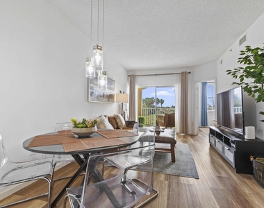 2060 Greenview Shores Boulevard - Photo Thumbnail 3
