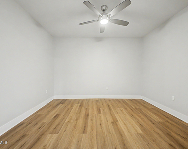 4803 N Woodmere Fairway -- - Photo Thumbnail 10