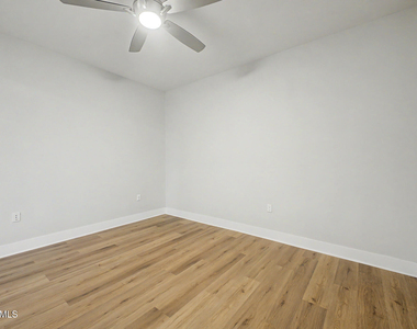4803 N Woodmere Fairway -- - Photo Thumbnail 11