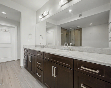 4803 N Woodmere Fairway -- - Photo Thumbnail 16