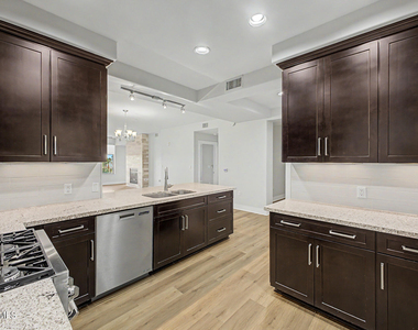 4803 N Woodmere Fairway -- - Photo Thumbnail 8