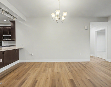 4803 N Woodmere Fairway -- - Photo Thumbnail 6
