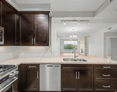 4803 N Woodmere Fairway -- - Photo Thumbnail 9
