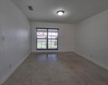 1624 Ne 25th Street - Photo Thumbnail 9
