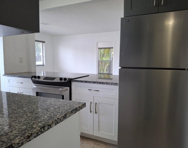 1624 Ne 25th Street - Photo Thumbnail 5