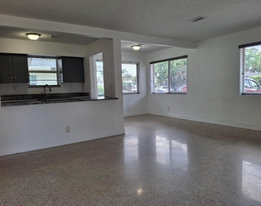 1624 Ne 25th Street - Photo Thumbnail 3