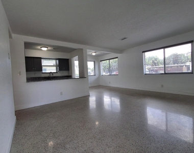 1624 Ne 25th Street - Photo Thumbnail 2