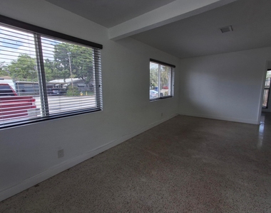 1624 Ne 25th Street - Photo Thumbnail 8