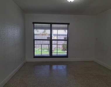 1624 Ne 25th Street - Photo Thumbnail 12