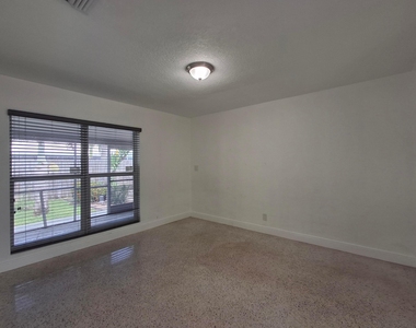 1624 Ne 25th Street - Photo Thumbnail 10