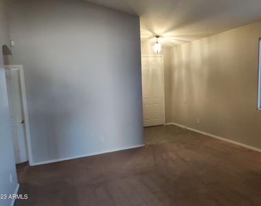 3135 N 127th Avenue - Photo Thumbnail 4