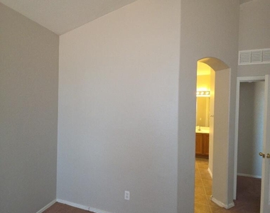 3135 N 127th Avenue - Photo Thumbnail 15