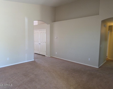 3135 N 127th Avenue - Photo Thumbnail 5