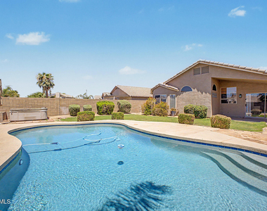 4319 E Tether Trail - Photo Thumbnail 38
