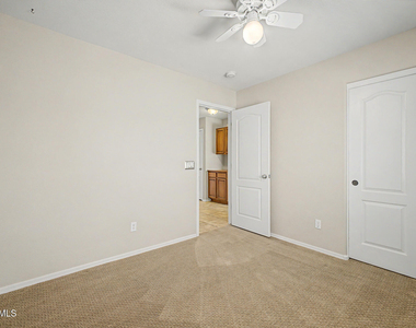4319 E Tether Trail - Photo Thumbnail 33