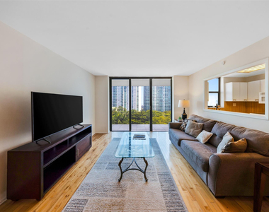 18181 Ne 31st Court - Photo Thumbnail 5