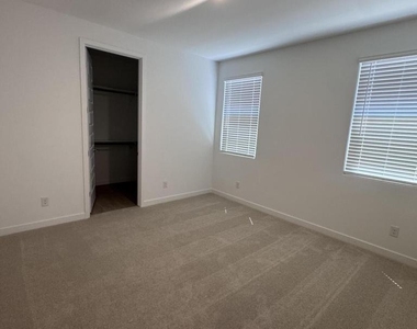 23333 W Mobile Lane - Photo Thumbnail 3